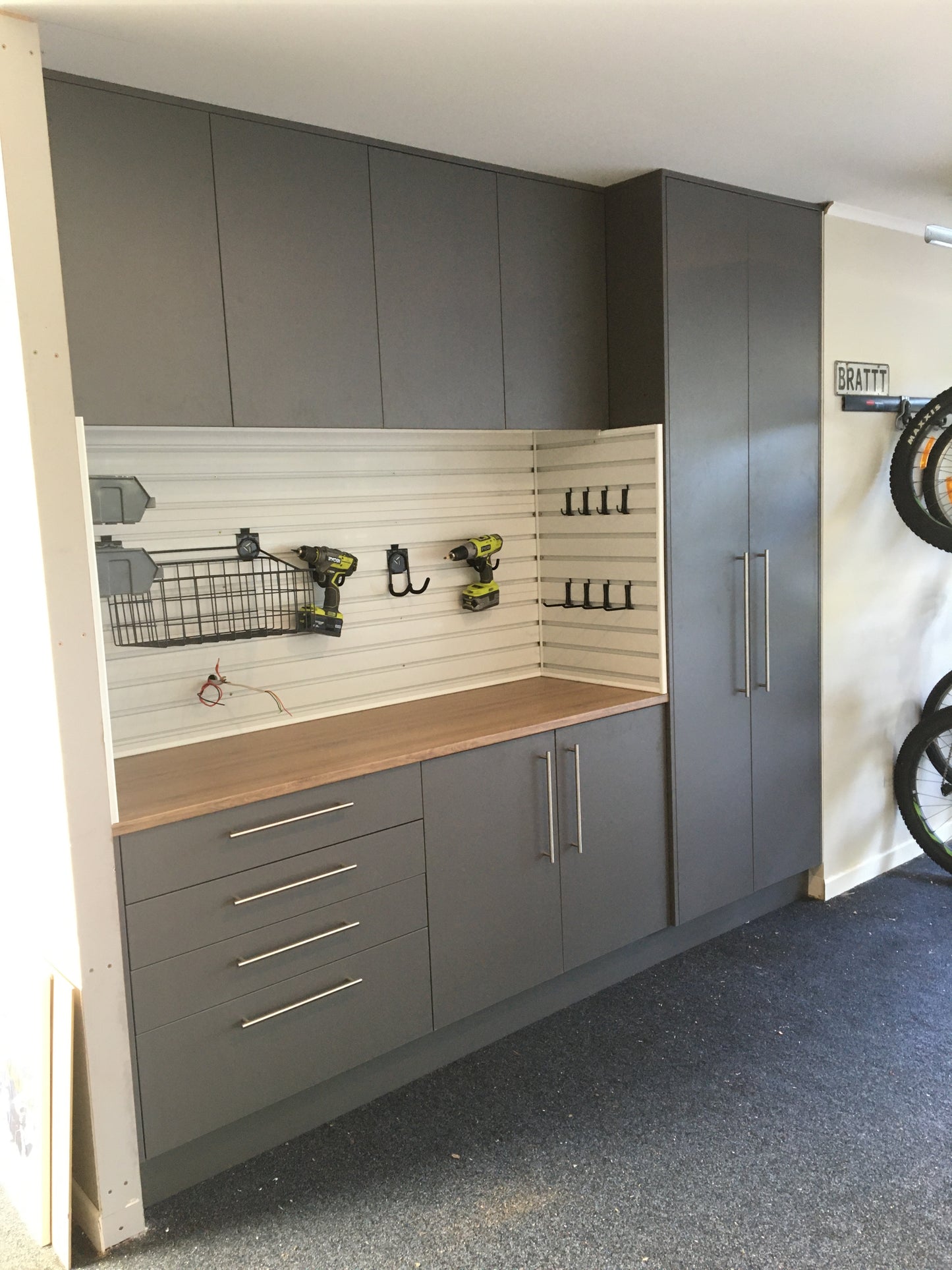 SHOWROOM Custom Corner
