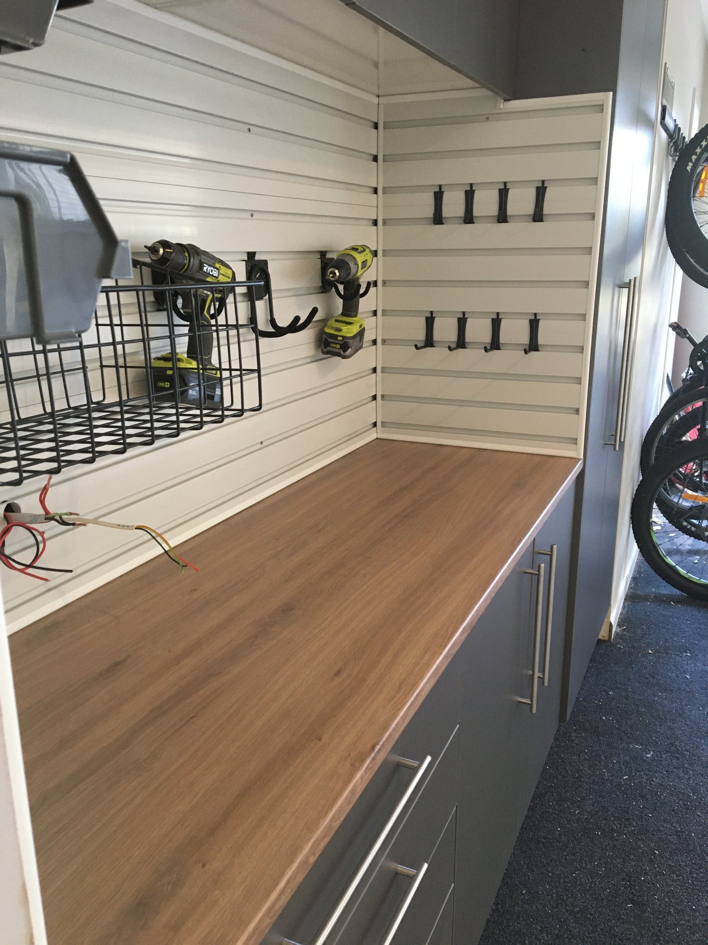 SHOWROOM Custom Corner