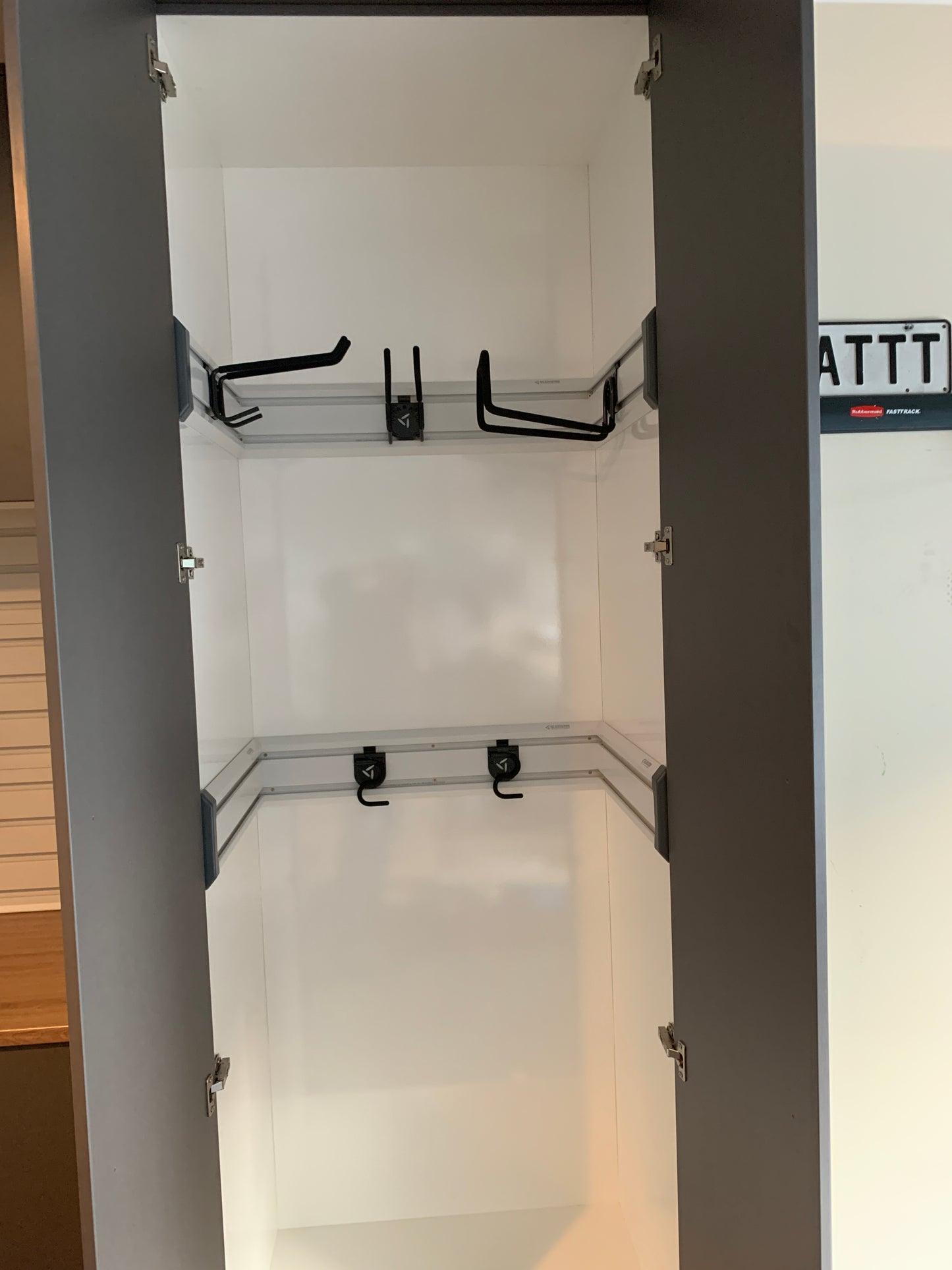 SHOWROOM Custom Corner