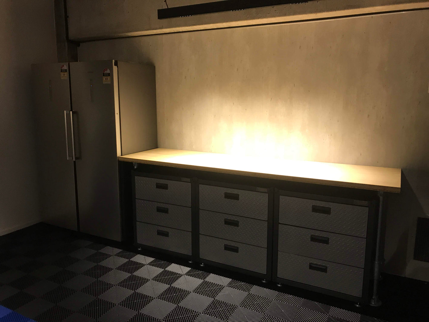 SHOWROOM 160m2 Subterranean Garage and Bar