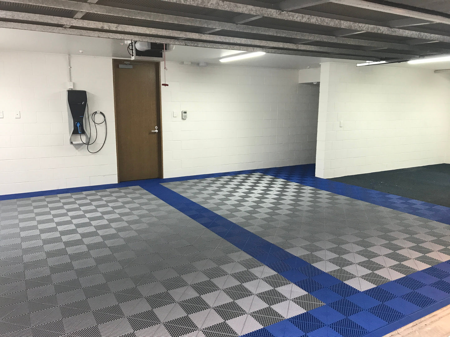 SHOWROOM Flexible but tough flooring tiles