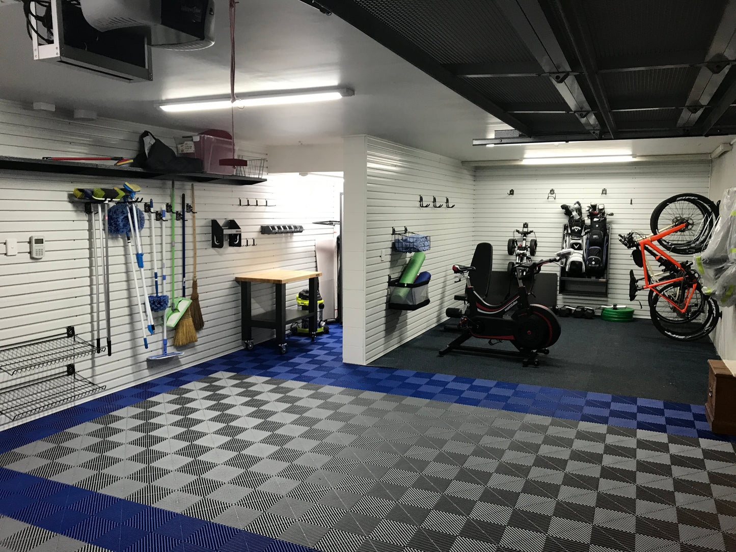SHOWROOM Flexible but tough flooring tiles
