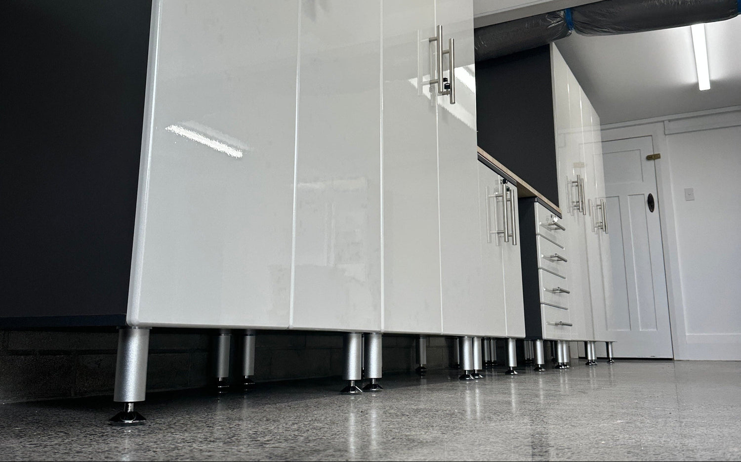 CABINETS & WORK BENCHES