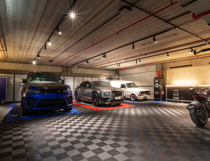 SHOWROOM Flexible but tough flooring tiles
